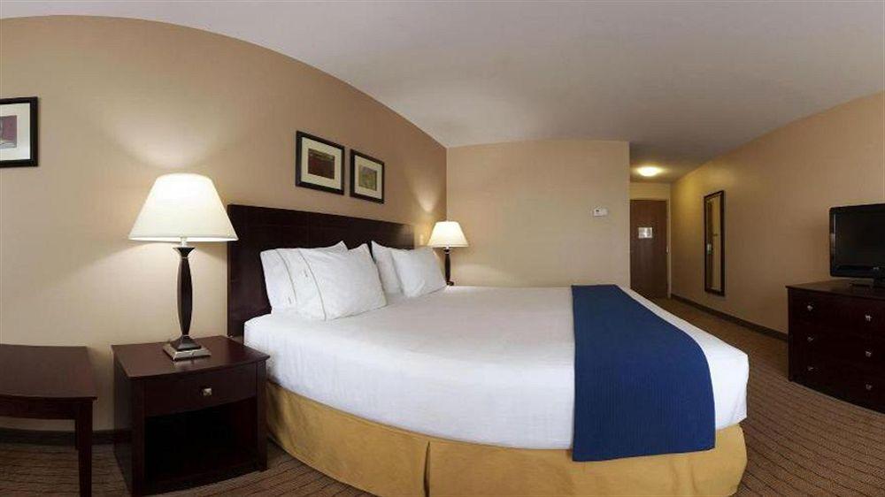 Holiday Inn Express Devils Lake By Ihg מראה חיצוני תמונה