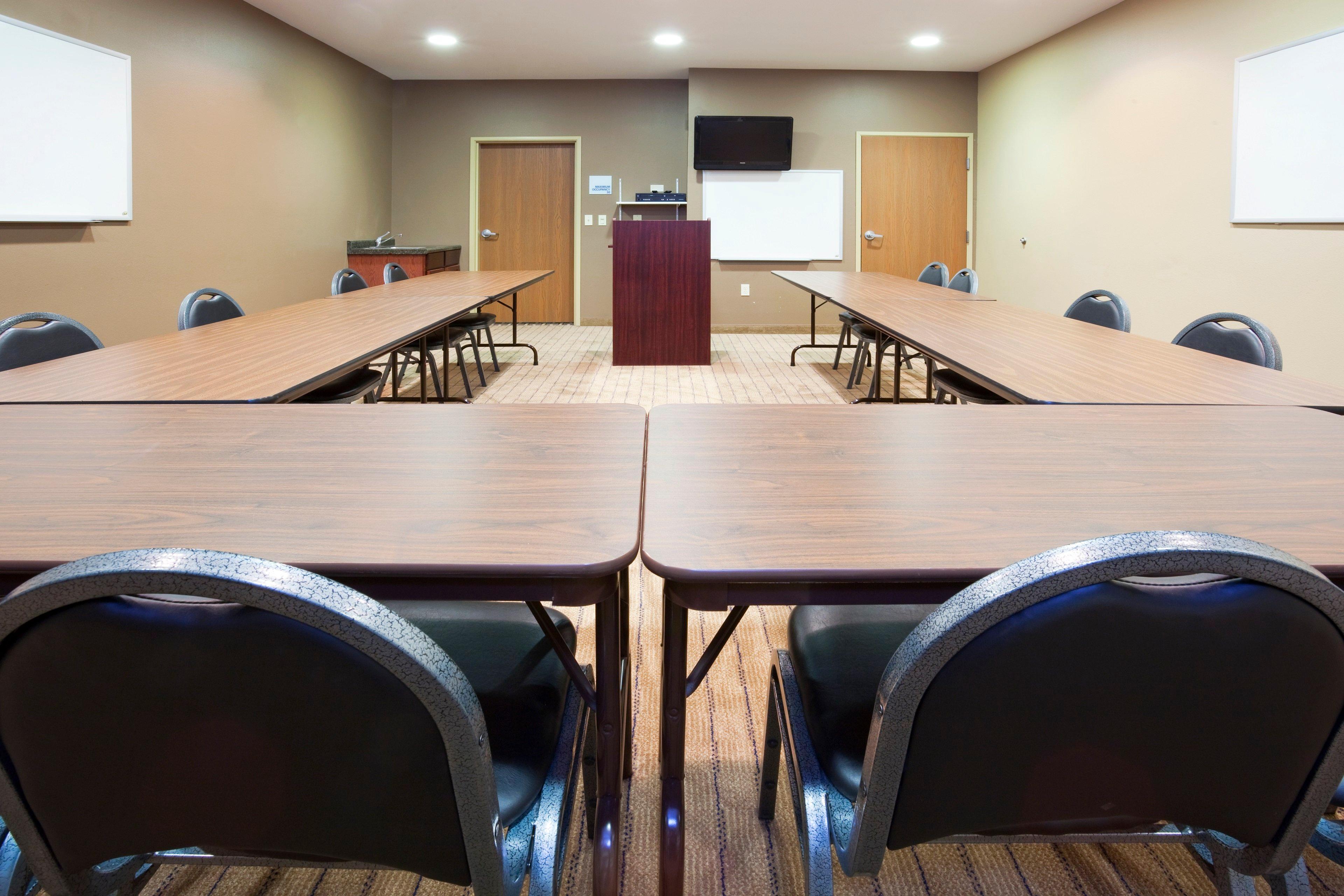 Holiday Inn Express Devils Lake By Ihg מראה חיצוני תמונה