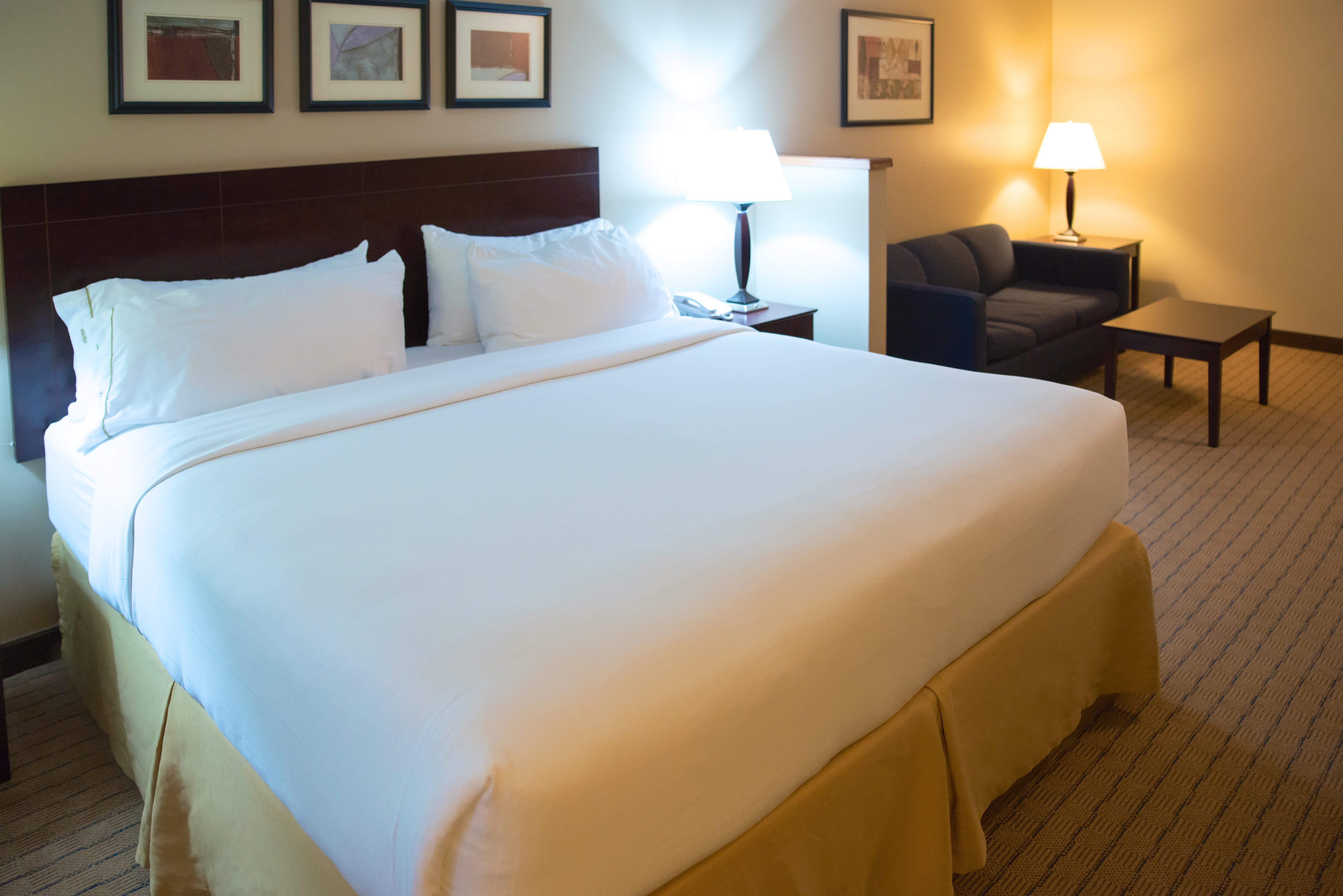 Holiday Inn Express Devils Lake By Ihg מראה חיצוני תמונה