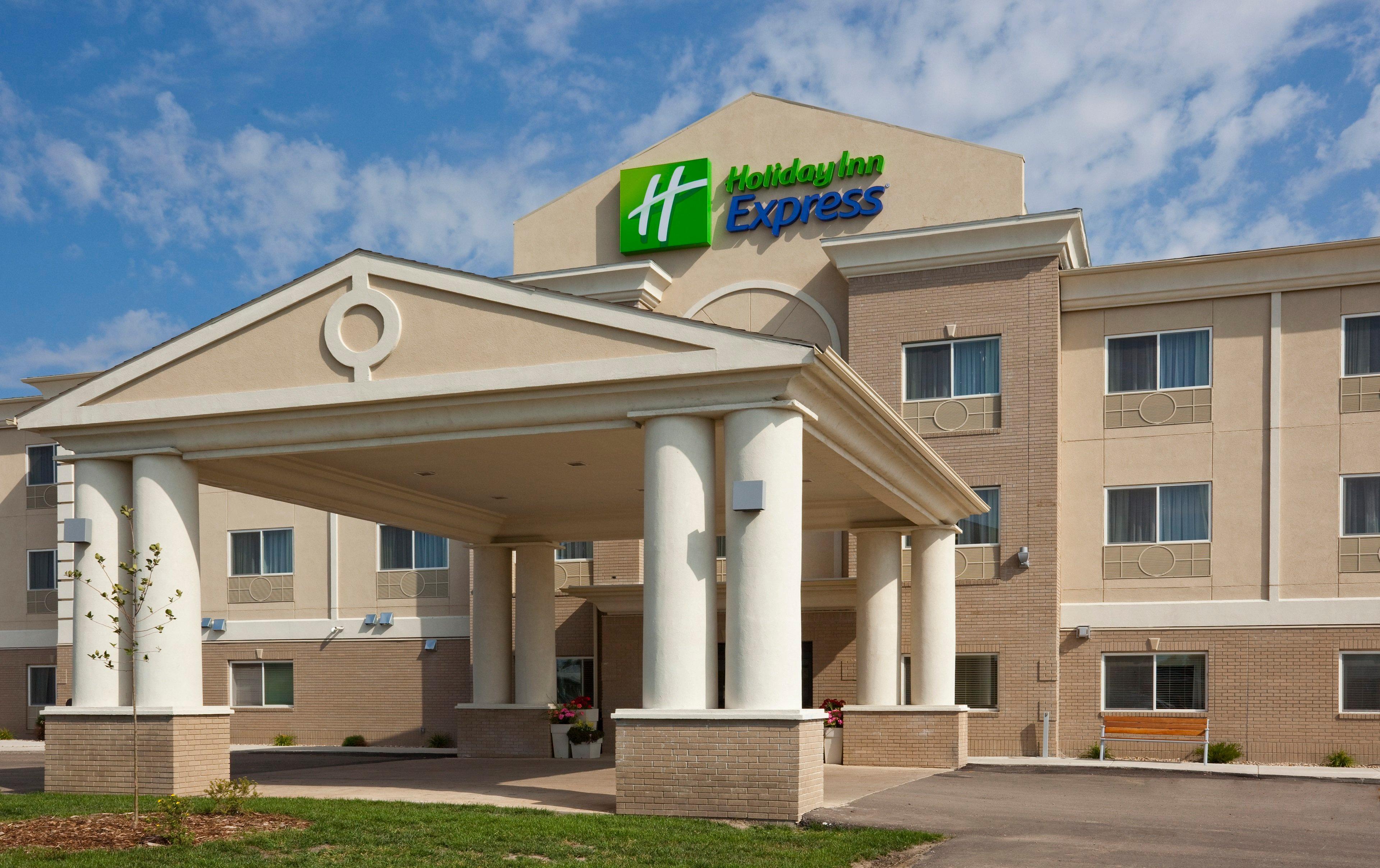 Holiday Inn Express Devils Lake By Ihg מראה חיצוני תמונה