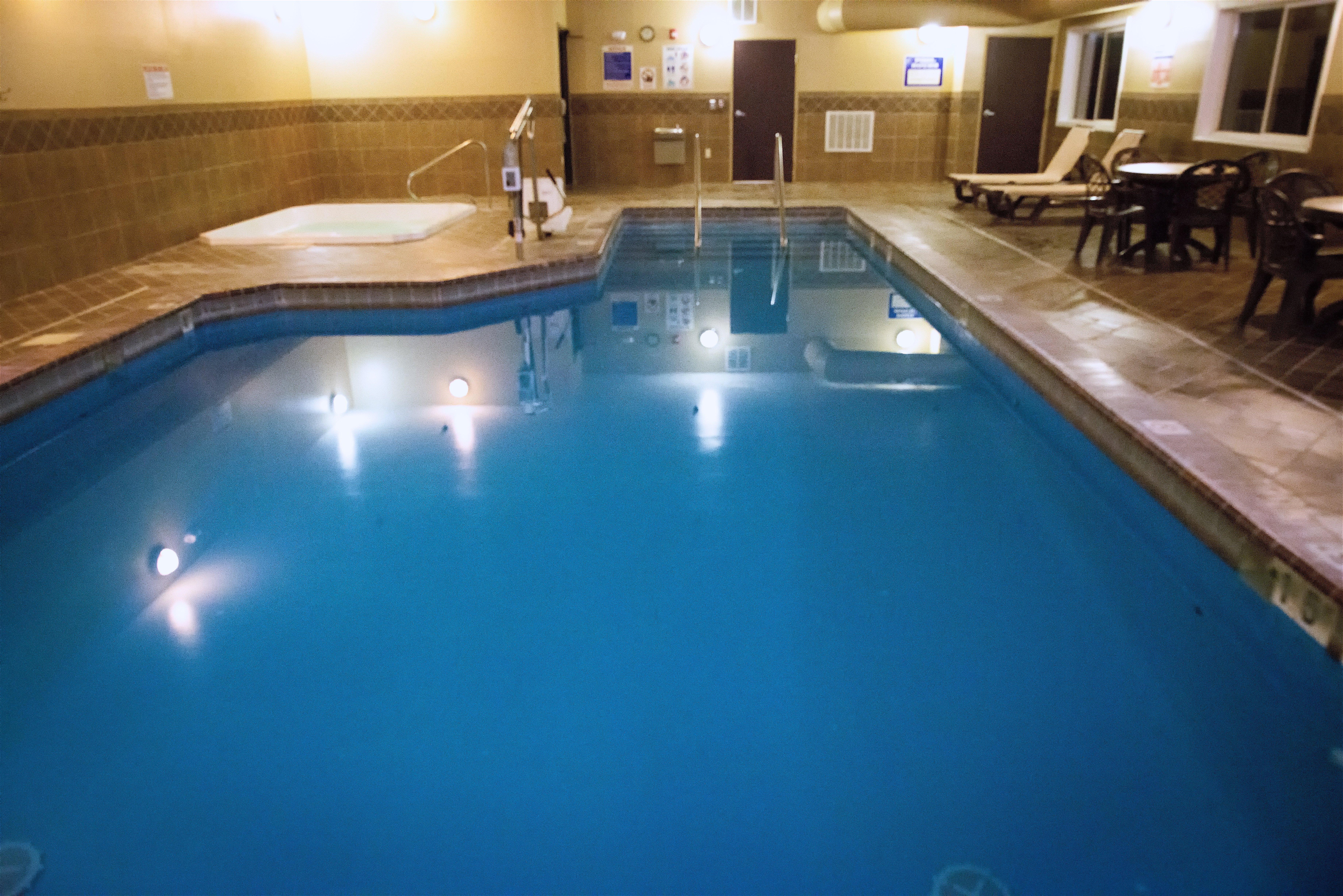 Holiday Inn Express Devils Lake By Ihg מראה חיצוני תמונה