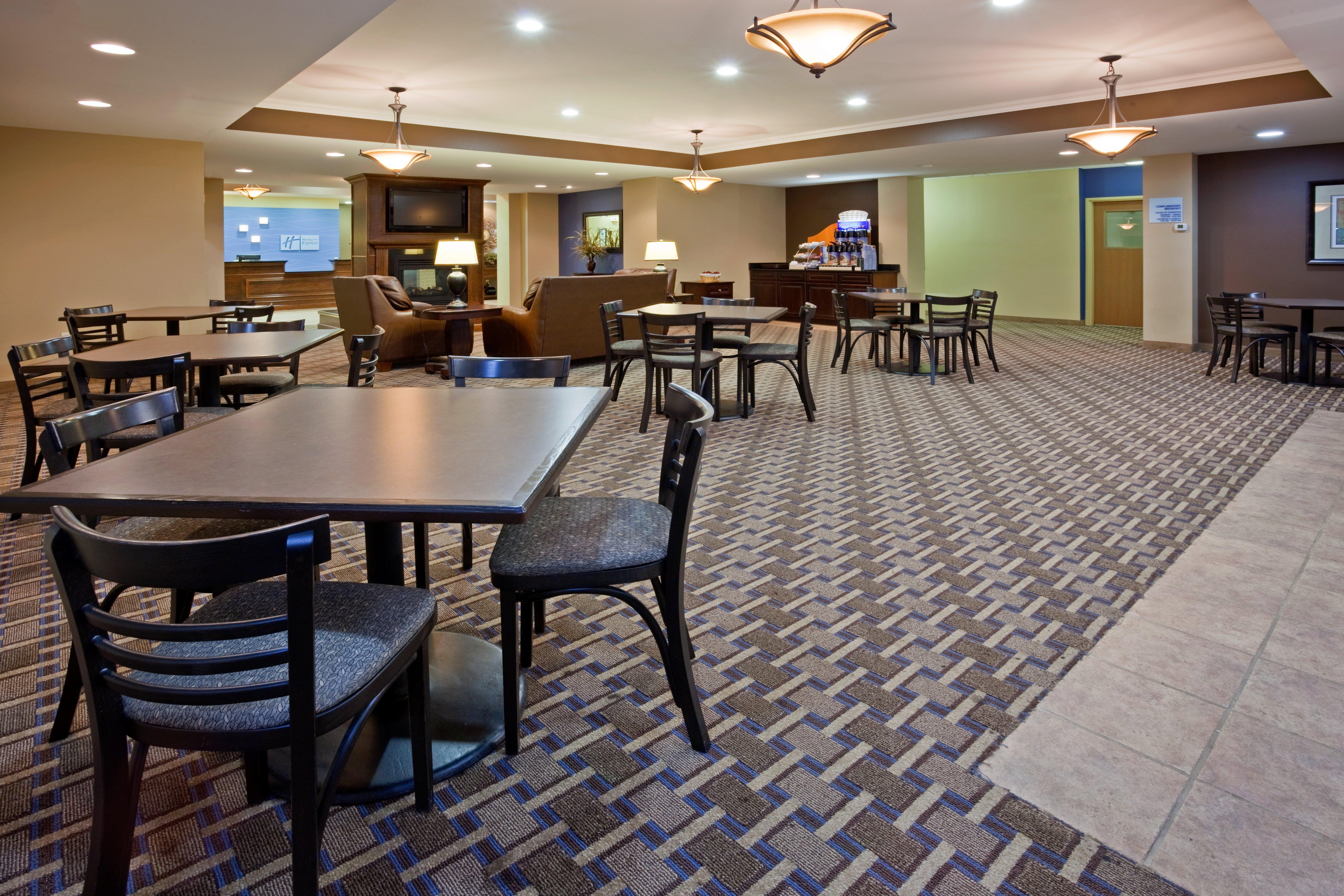 Holiday Inn Express Devils Lake By Ihg מראה חיצוני תמונה