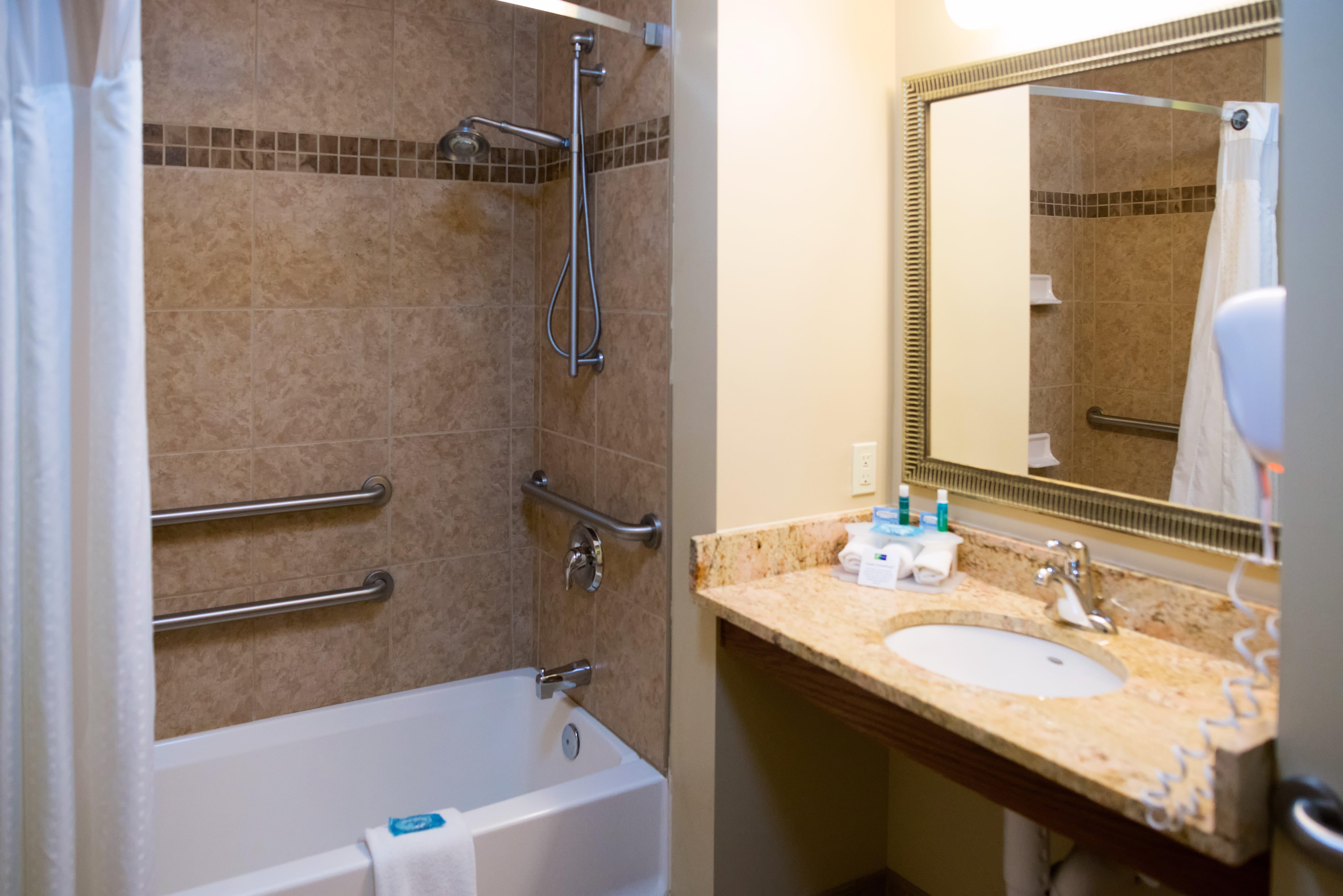 Holiday Inn Express Devils Lake By Ihg מראה חיצוני תמונה