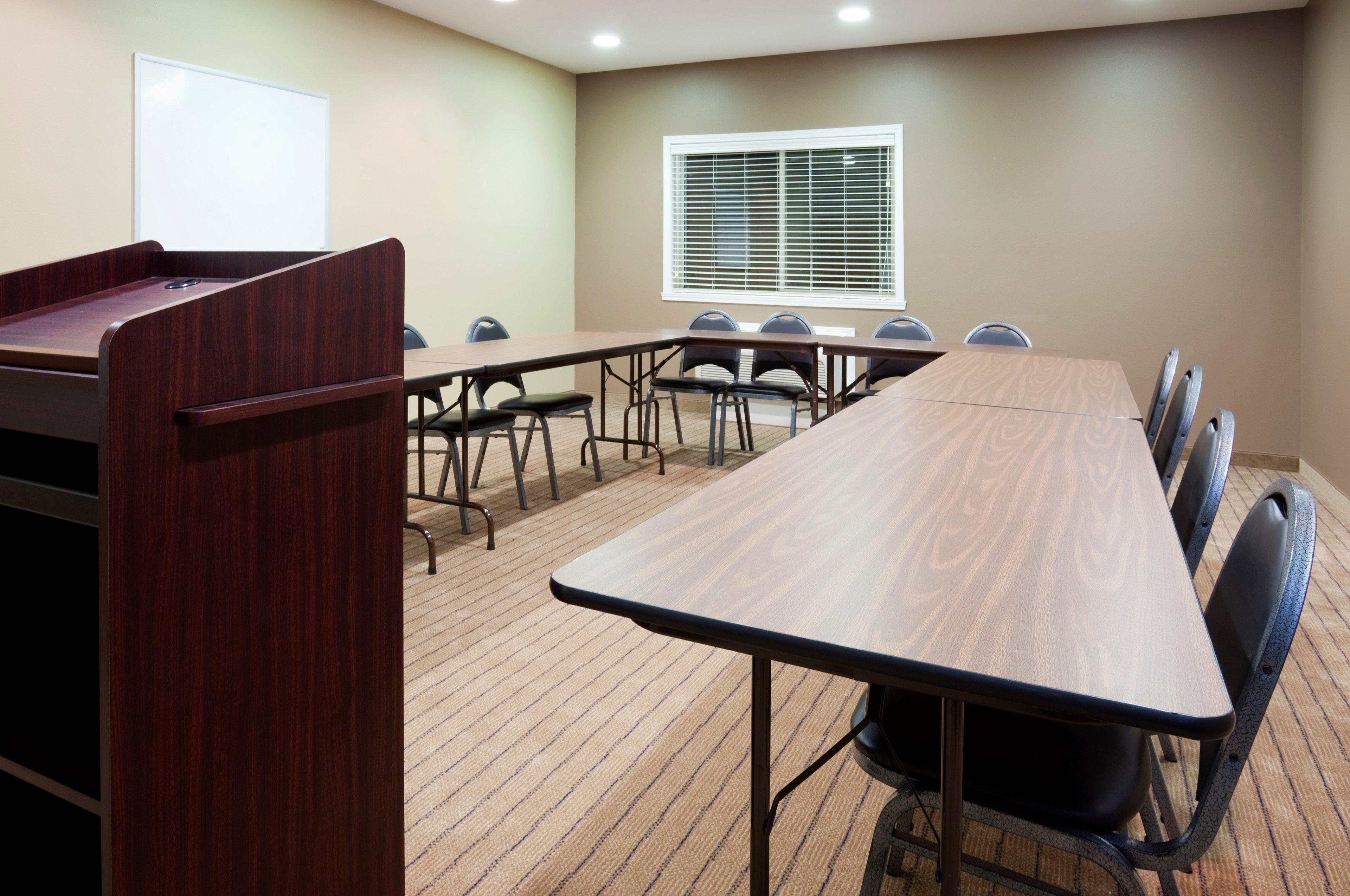 Holiday Inn Express Devils Lake By Ihg מראה חיצוני תמונה