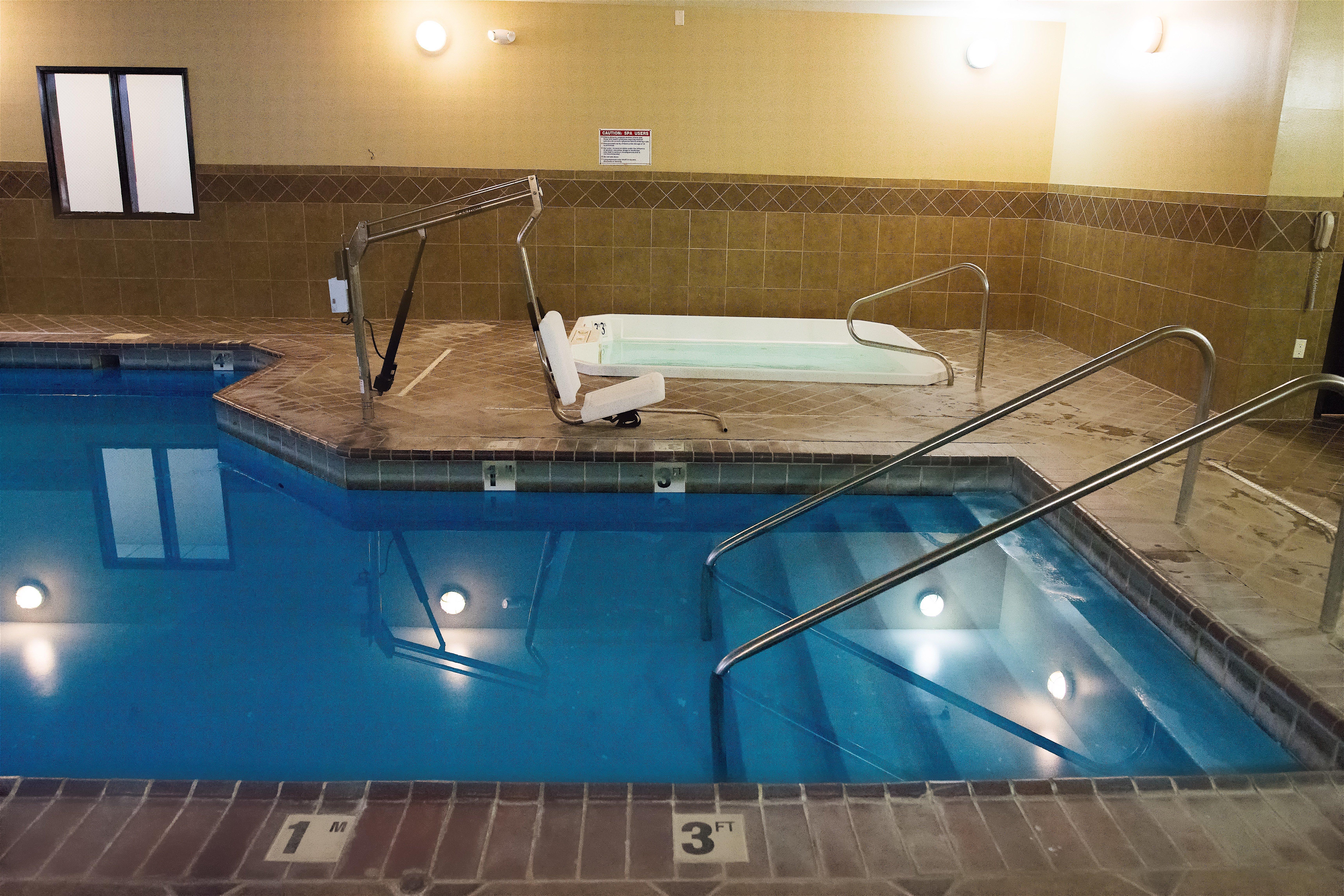 Holiday Inn Express Devils Lake By Ihg מראה חיצוני תמונה