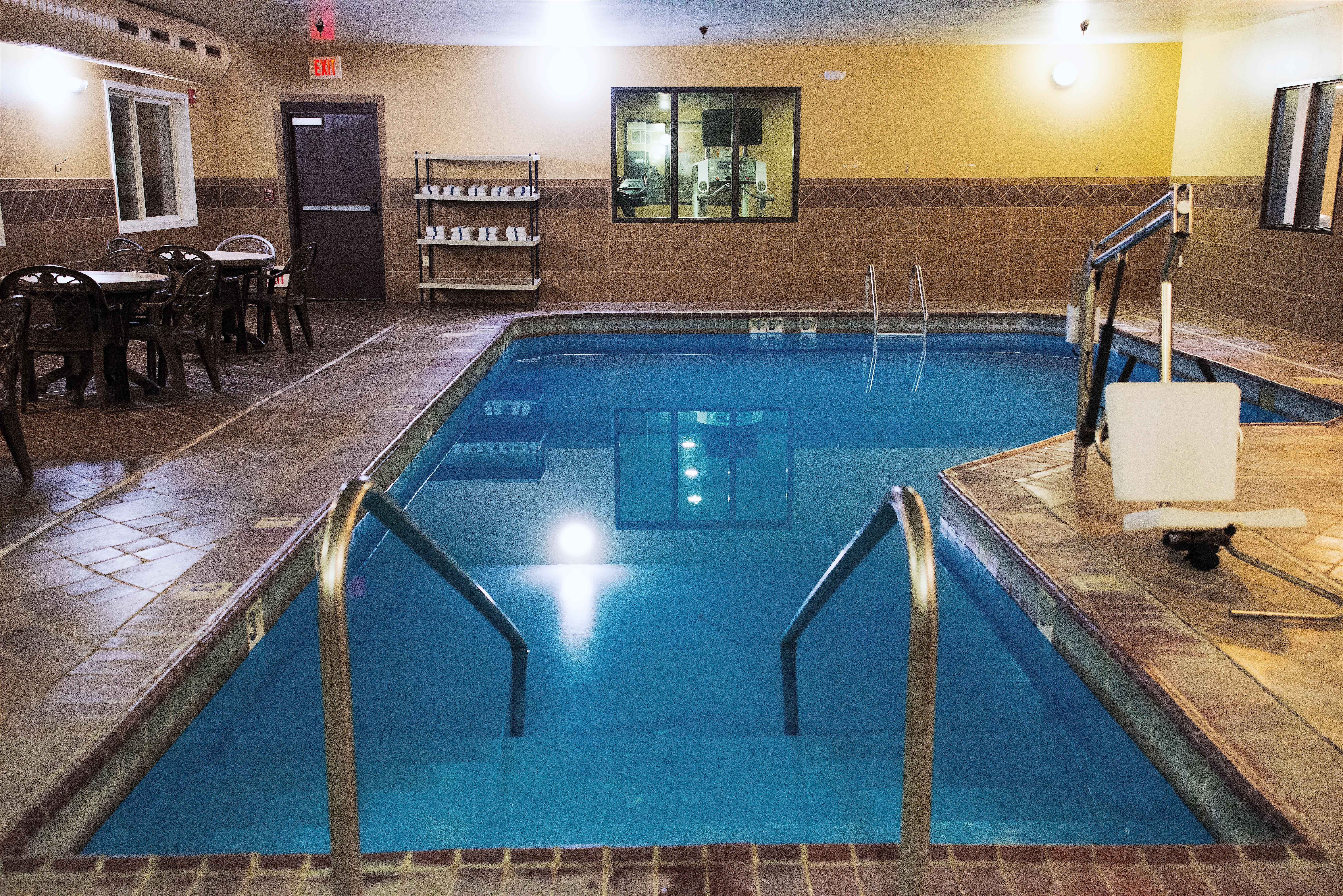Holiday Inn Express Devils Lake By Ihg מראה חיצוני תמונה