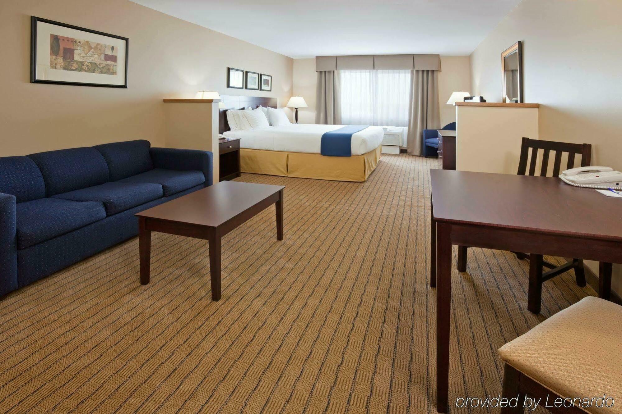 Holiday Inn Express Devils Lake By Ihg מראה חיצוני תמונה